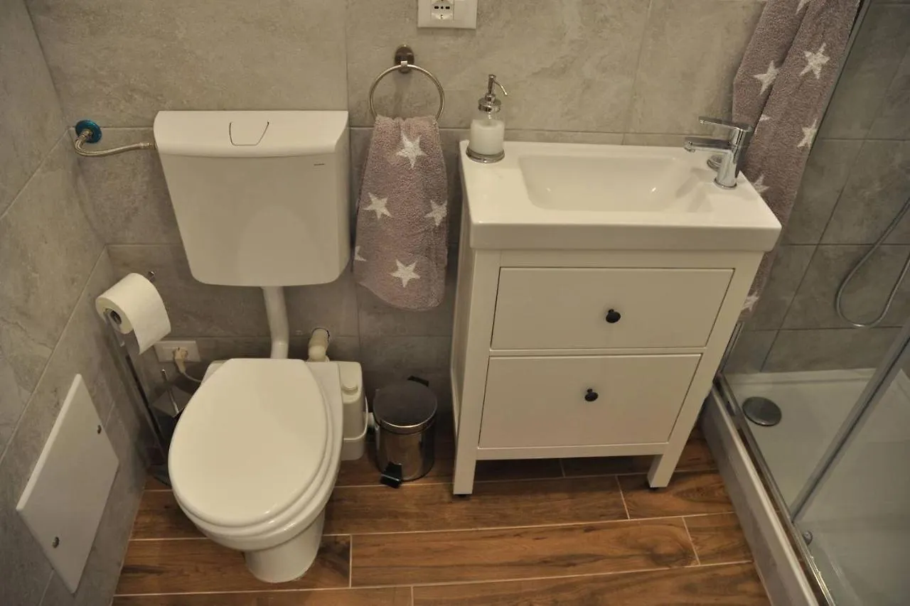 Camera E Bagno Privato A 3 Minuti Dalla Stazione Bologna 0*,  Italy