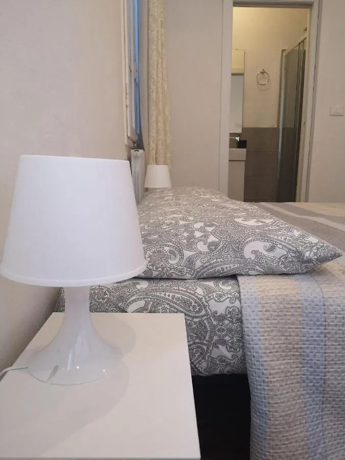 Camera E Bagno Privato A 3 Minuti Dalla Stazione Bologna Bed & Breakfast